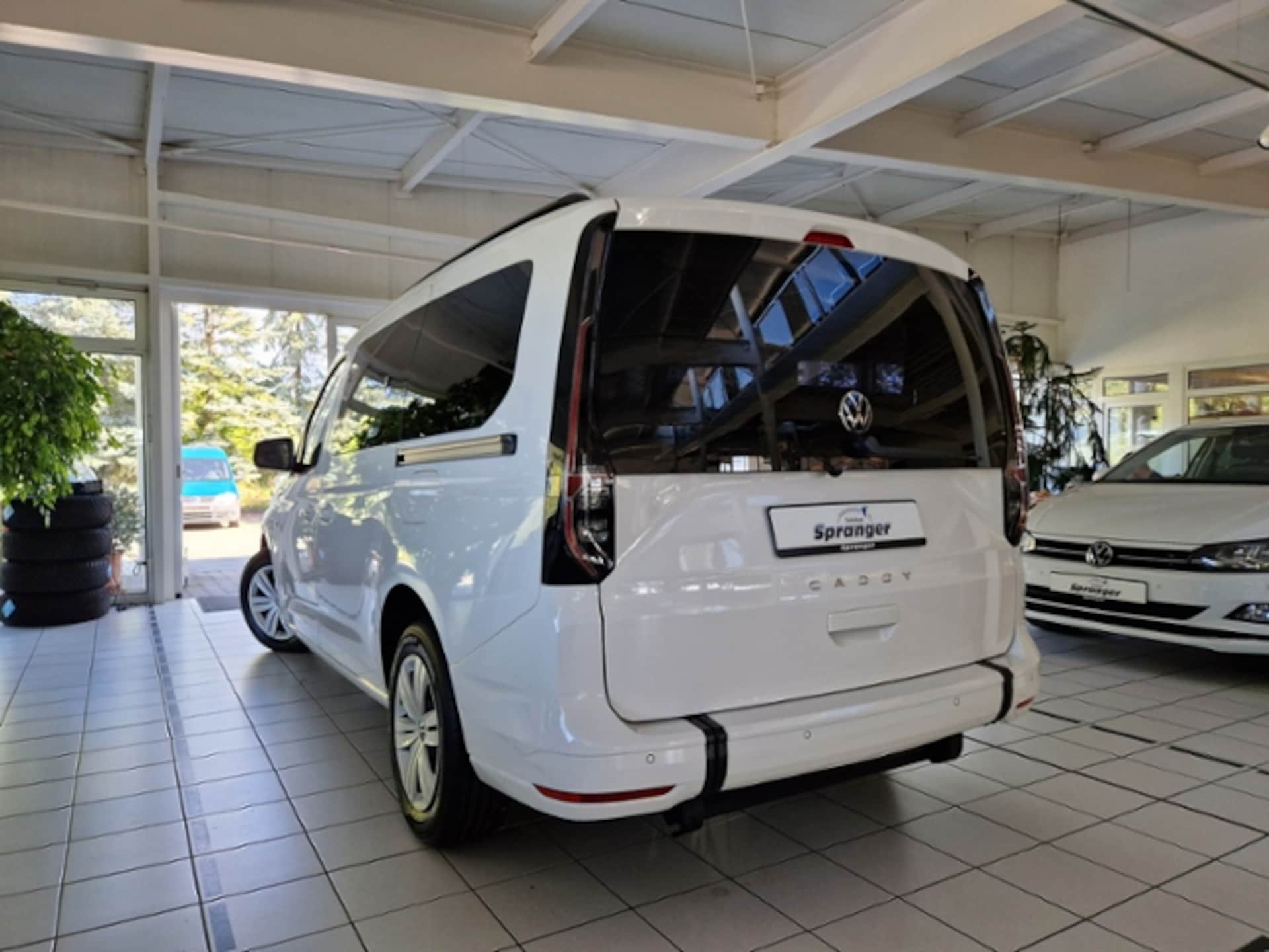 Volkswagen Caddy Maxi Basis-Modell