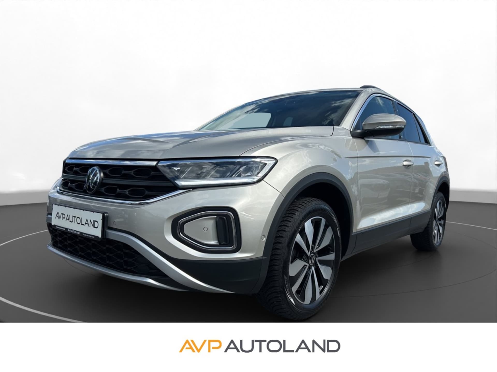 Volkswagen T-Roc 2023 — 1.5 TSI DSG | AHK NAVI