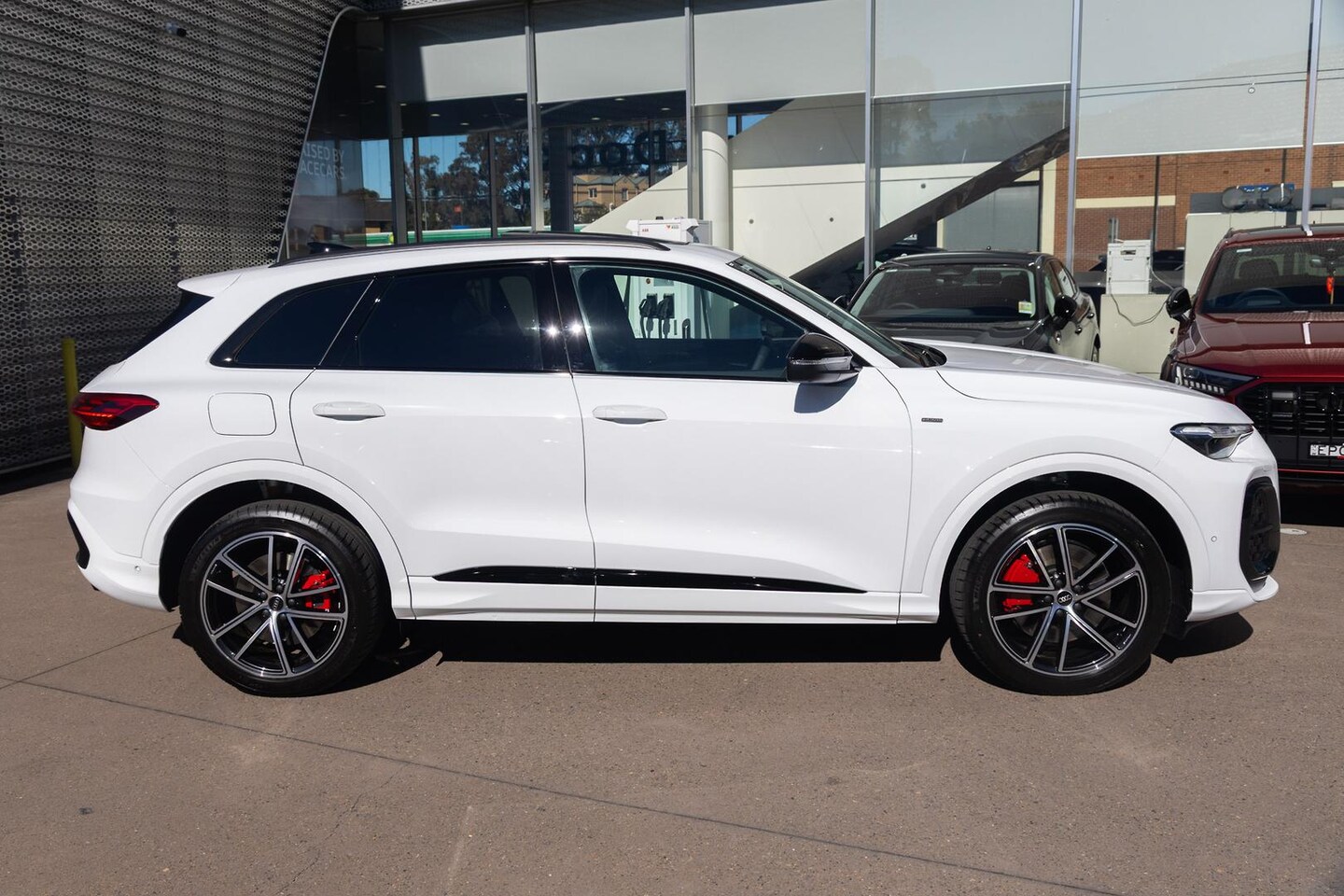 Image about Audi Q5 SUV e-hybrid quattro S tronic