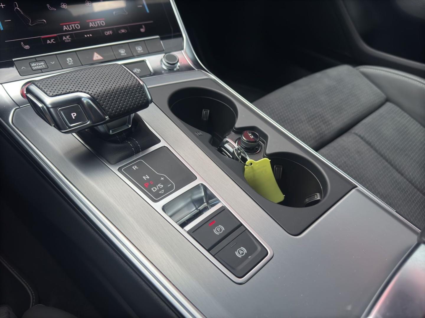 Bild über Audi S6 Limousine TDI quattro tiptronic - für weitere Informationen kontaktieren Sie den Audi Partner