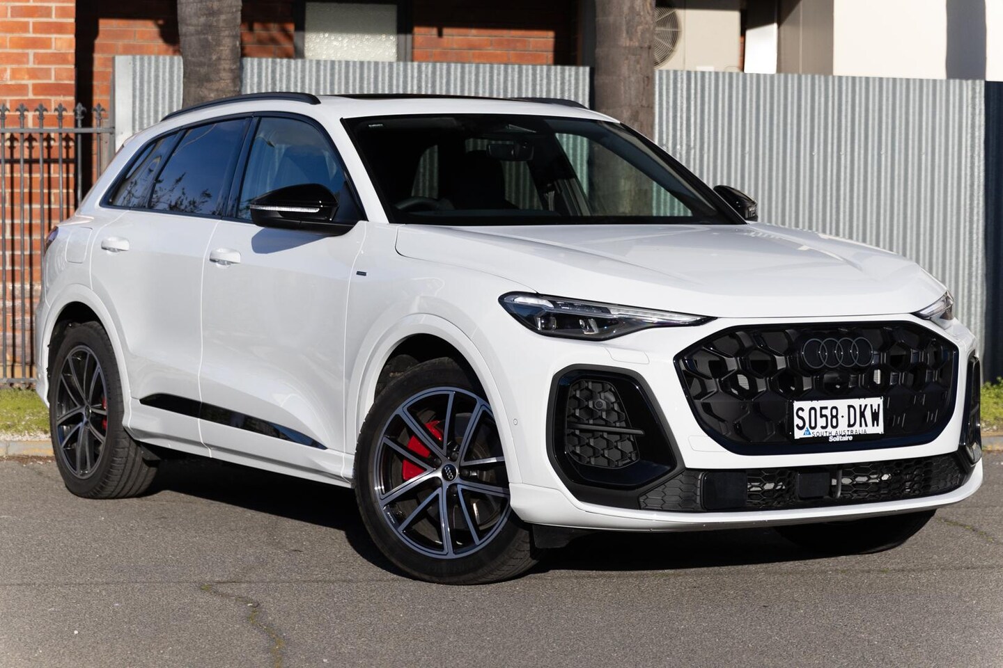 Image about Audi Q5 SUV e-hybrid quattro S tronic