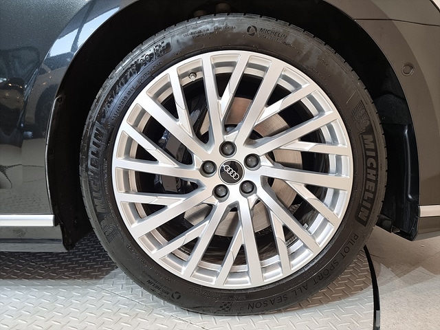 Audi A8 55 TFSI quattro 250 340 kW hp tiptronic 6