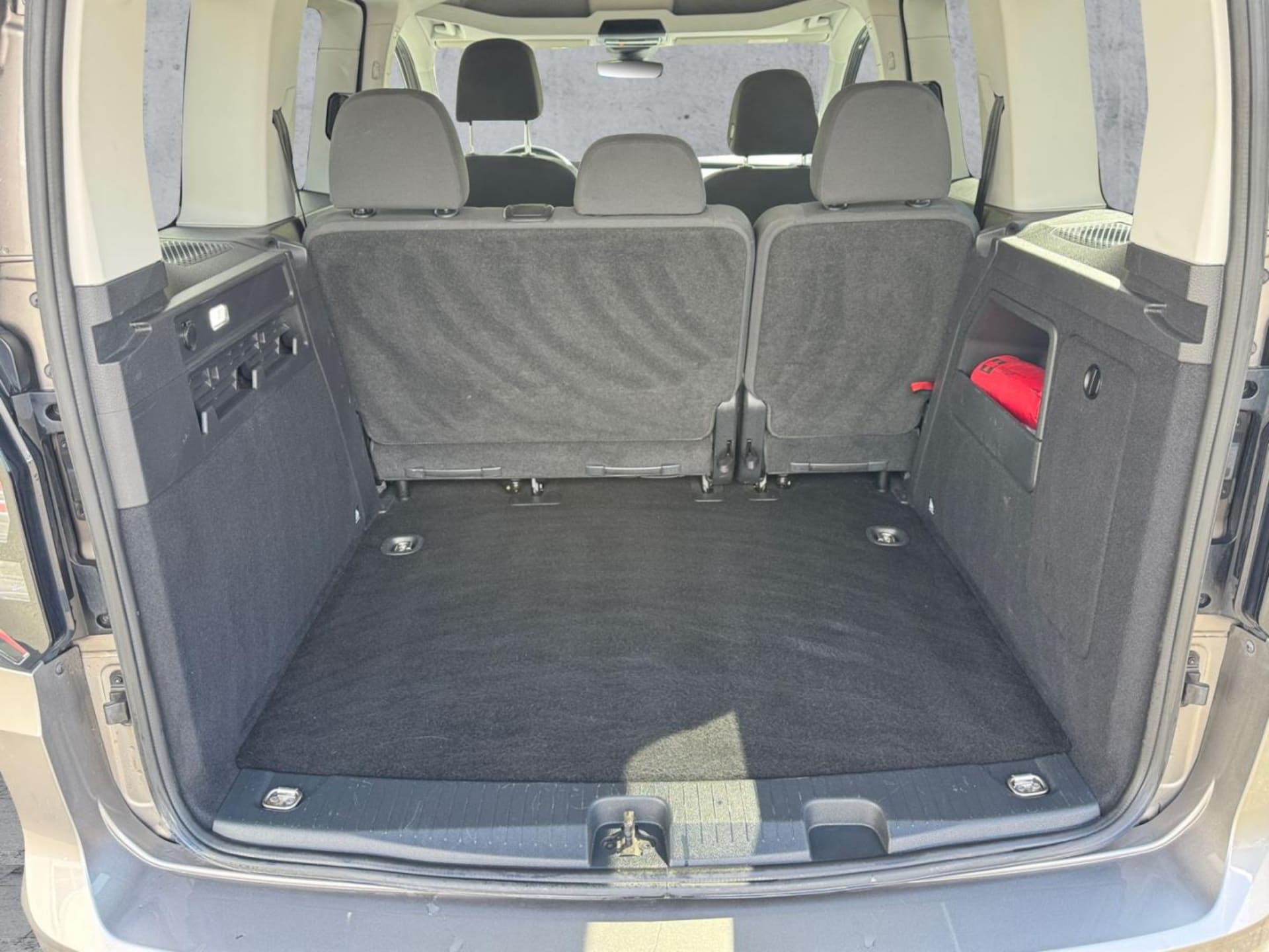 Volkswagen Caddy Basis-Modell