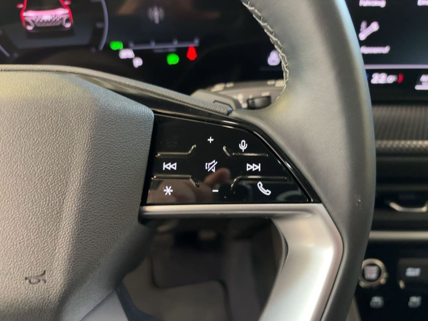 Bild über Audi Q5 SUV TDI quattro 150 kW S tronic - für weitere Informationen kontaktieren Sie den Audi Partner