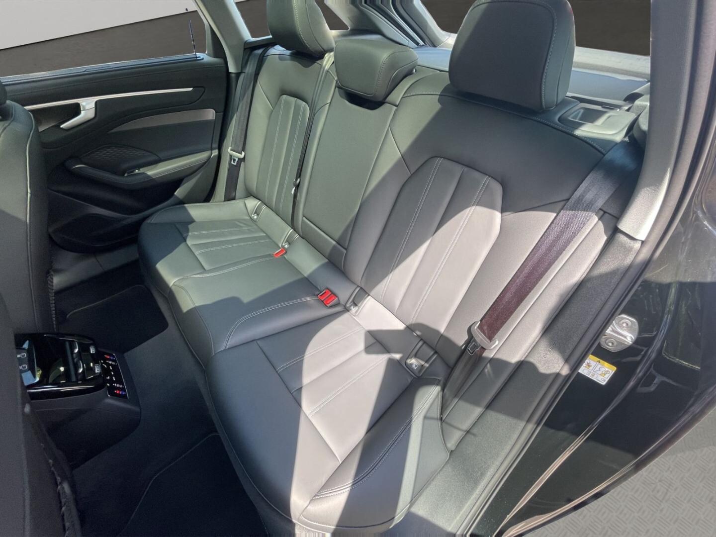 Bild über Audi A6 Avant TDI quattro 150 kW S tronic - für weitere Informationen kontaktieren Sie den Audi Partner