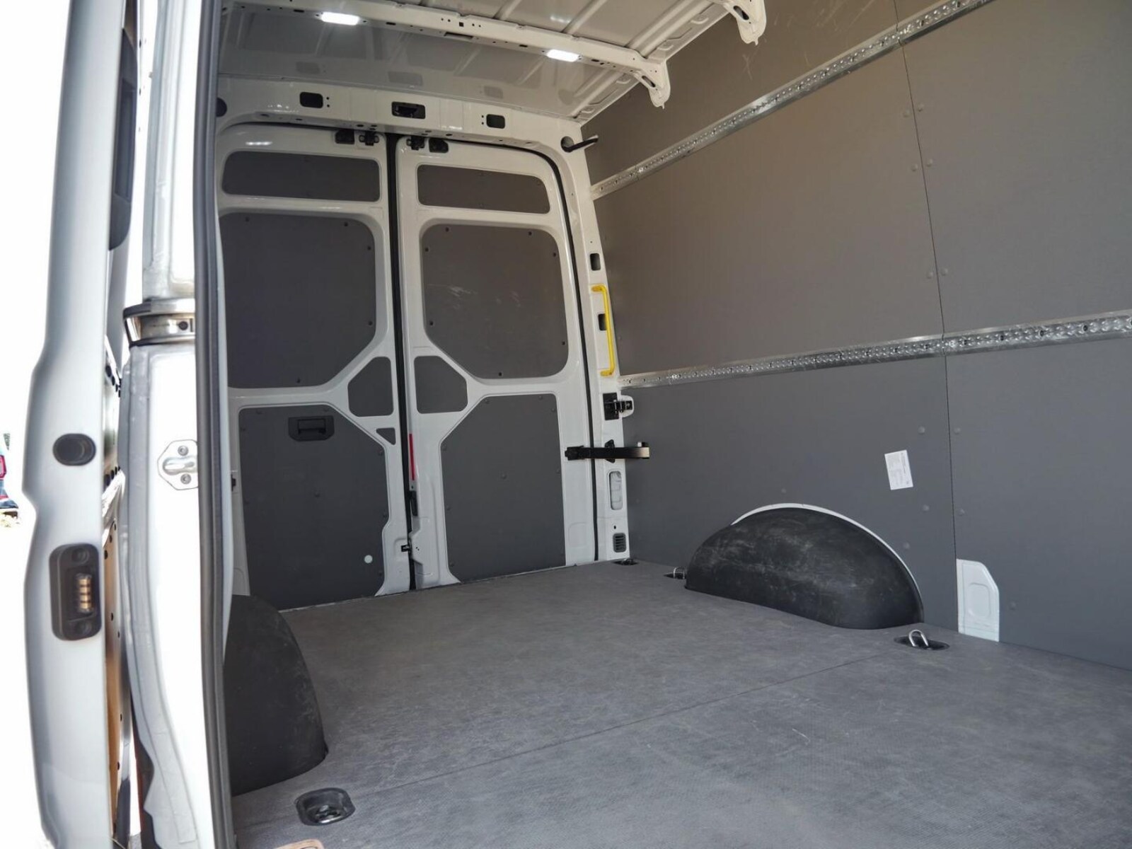 Volkswagen Crafter Kasten mittlerer Radstand – Bild 17