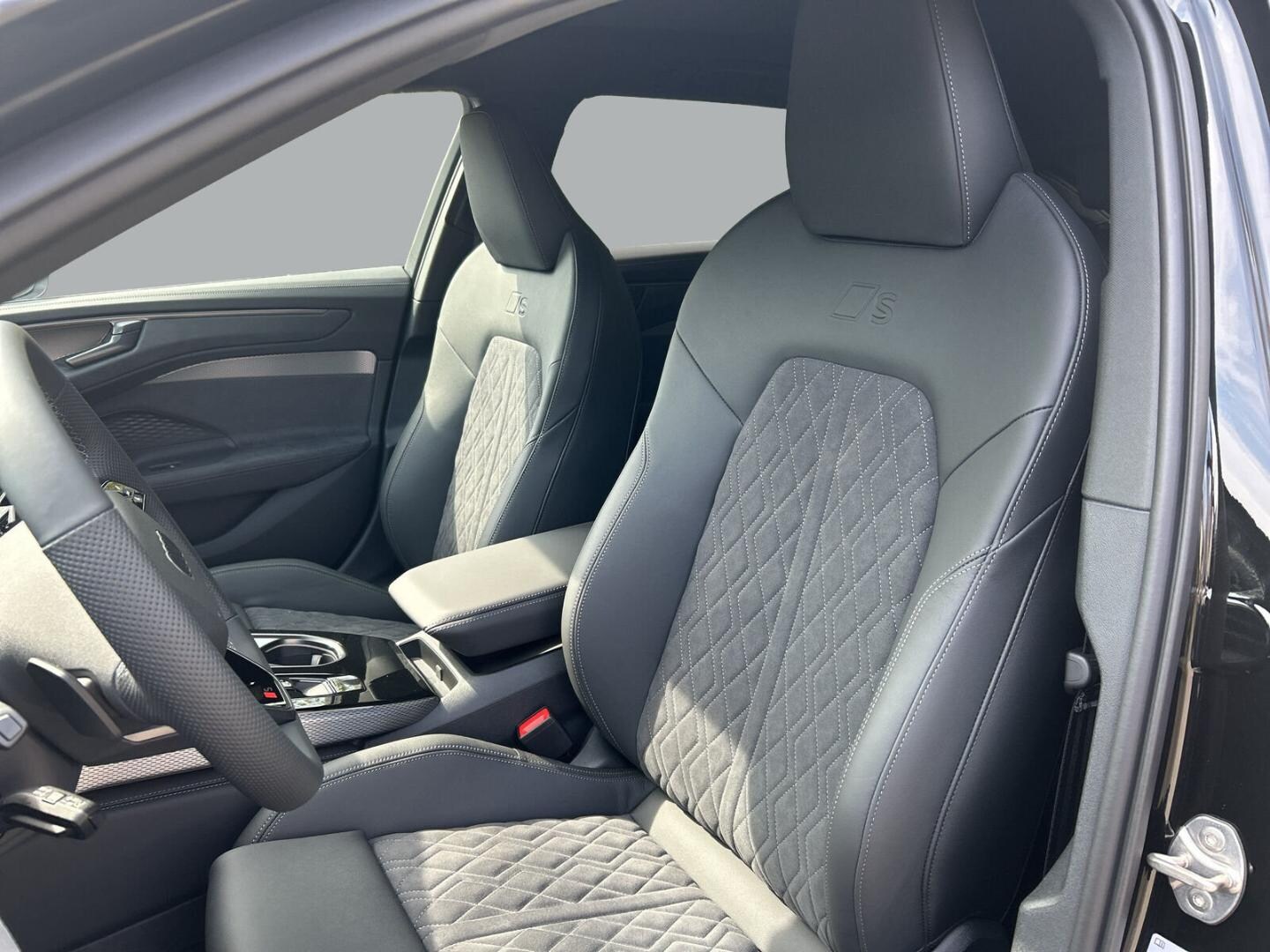 Bild über Audi A6 Avant TDI quattro 150 kW S tronic - für weitere Informationen kontaktieren Sie den Audi Partner