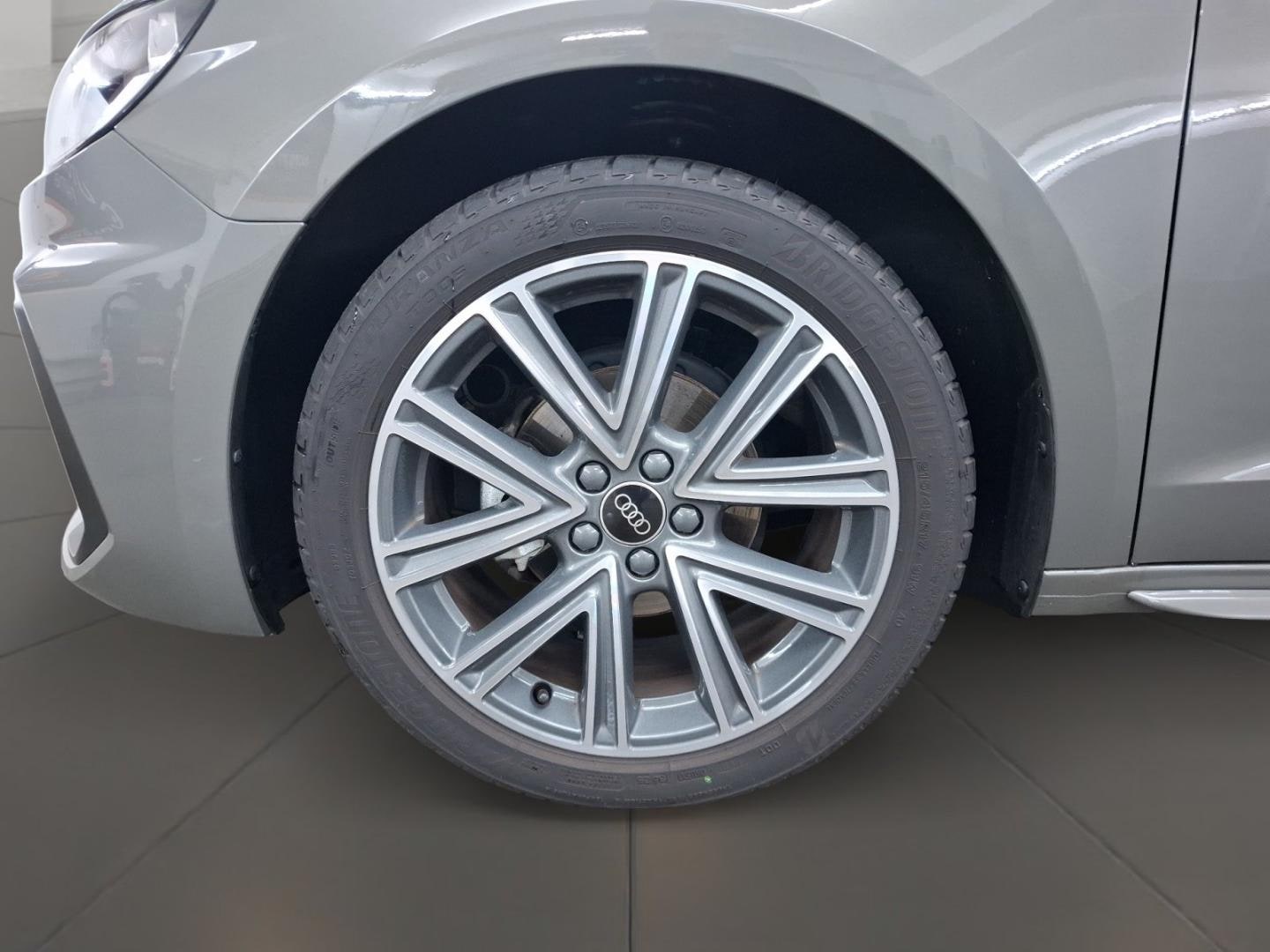 Bild über Audi A1 Sportback S line 25 TFSI S tronic - für weitere Informationen kontaktieren Sie den Audi Partner