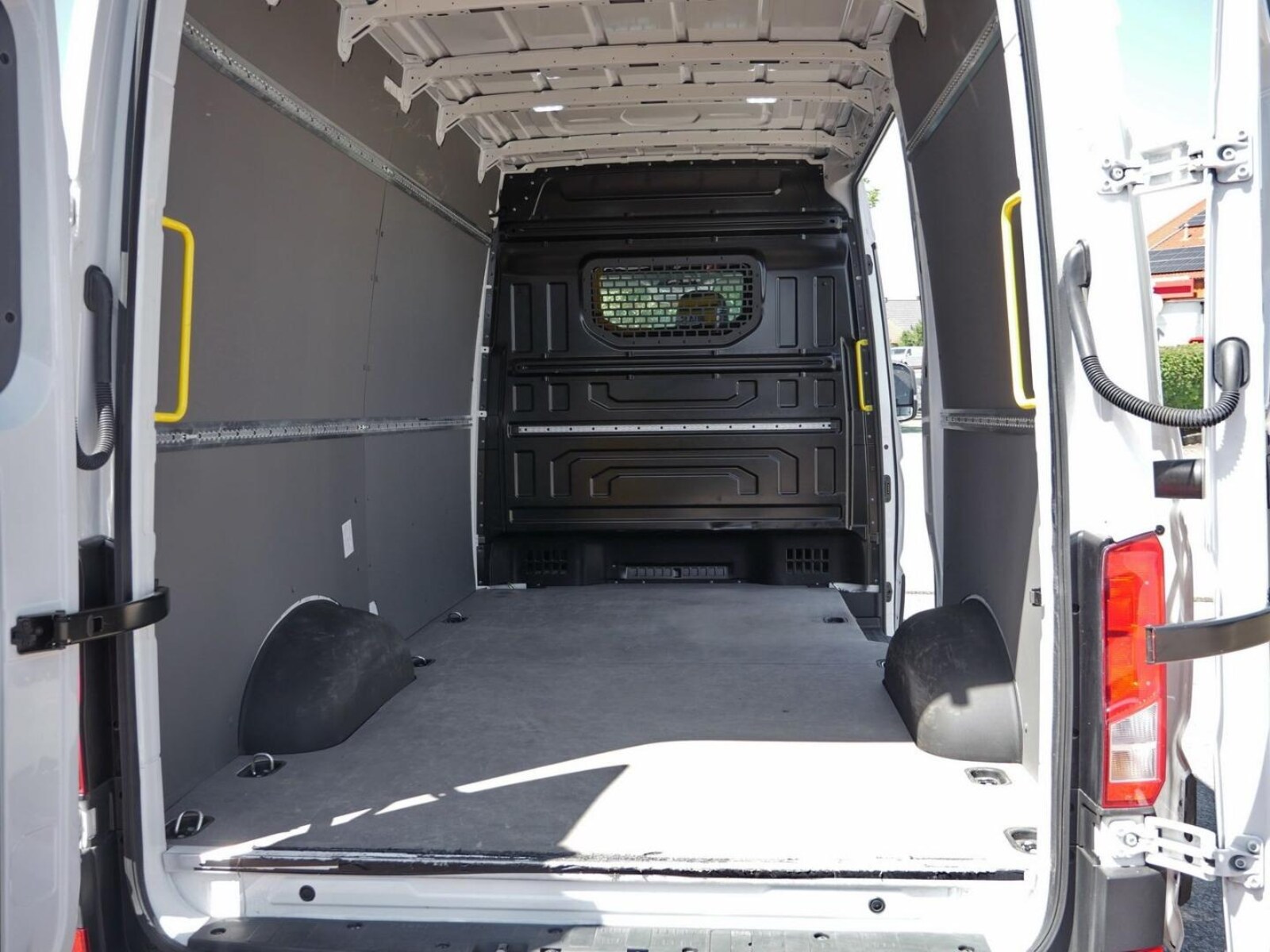 Volkswagen Crafter Kasten mittlerer Radstand – Bild 23
