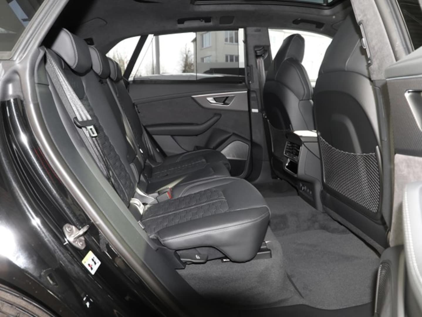 Bild über Audi RS Q8 SUV performance quattro tiptronic - für weitere Informationen kontaktieren Sie den Audi Partner