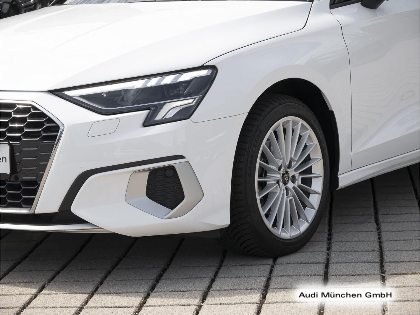 Bild über Audi A3 Sportback advanced 30 TFSI S tronic - für weitere Informationen kontaktieren Sie den Audi Partner