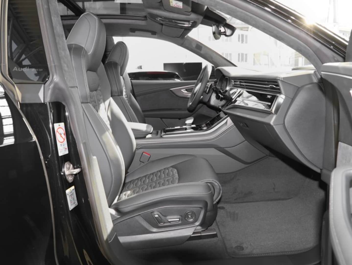 Bild über Audi RS Q8 SUV performance quattro tiptronic - für weitere Informationen kontaktieren Sie den Audi Partner