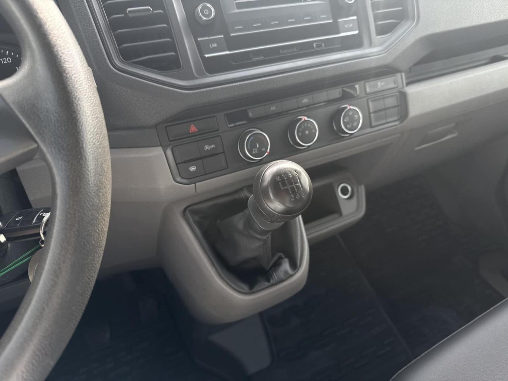 Volkswagen Crafter z podwójna kabiną z długim rozstawem osi