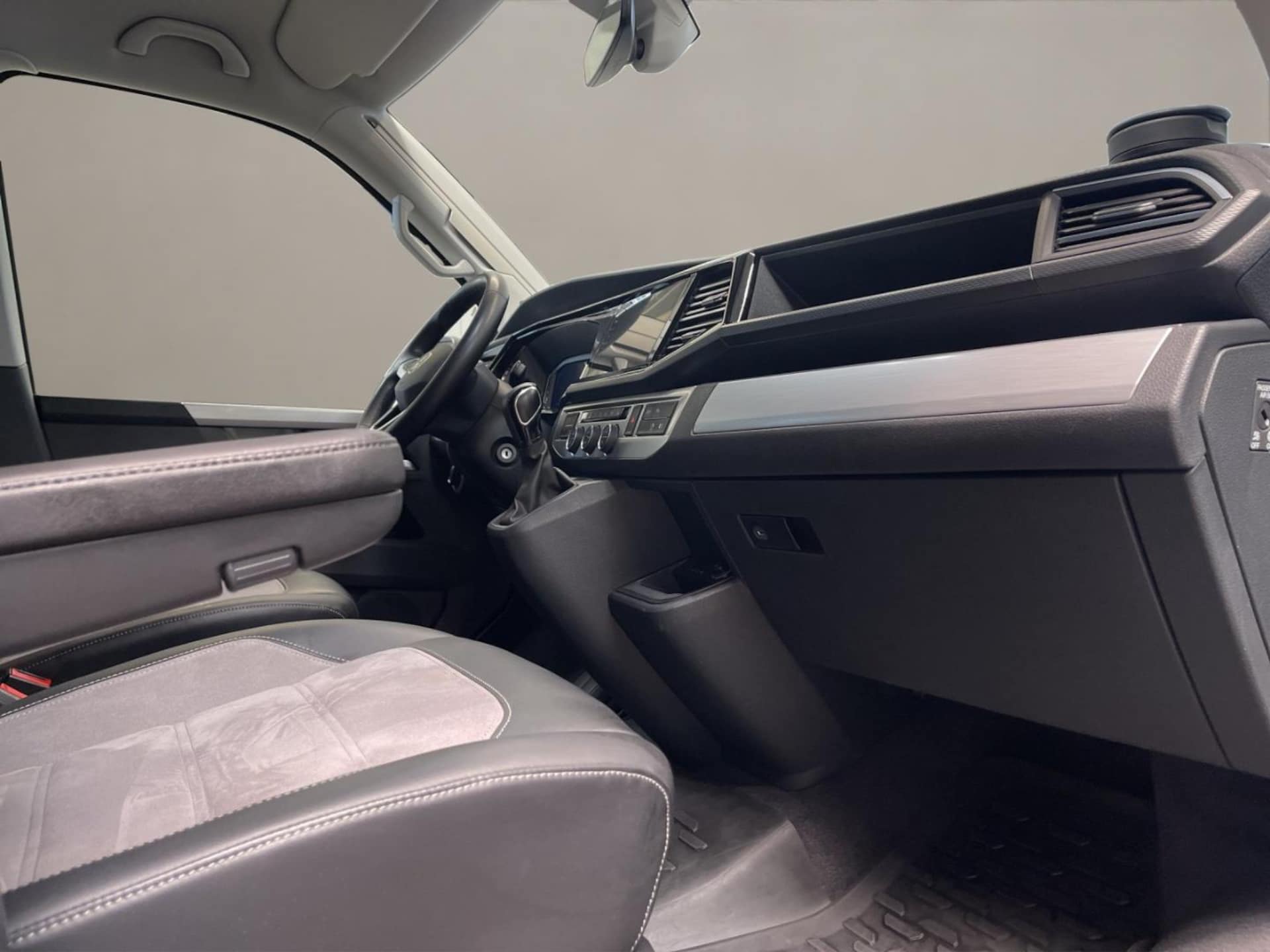 Volkswagen T6.1 California Beach