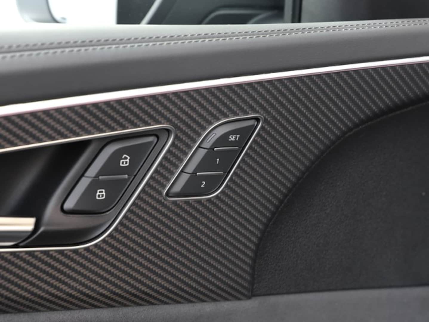 Bild über Audi RS Q8 SUV performance quattro tiptronic - für weitere Informationen kontaktieren Sie den Audi Partner