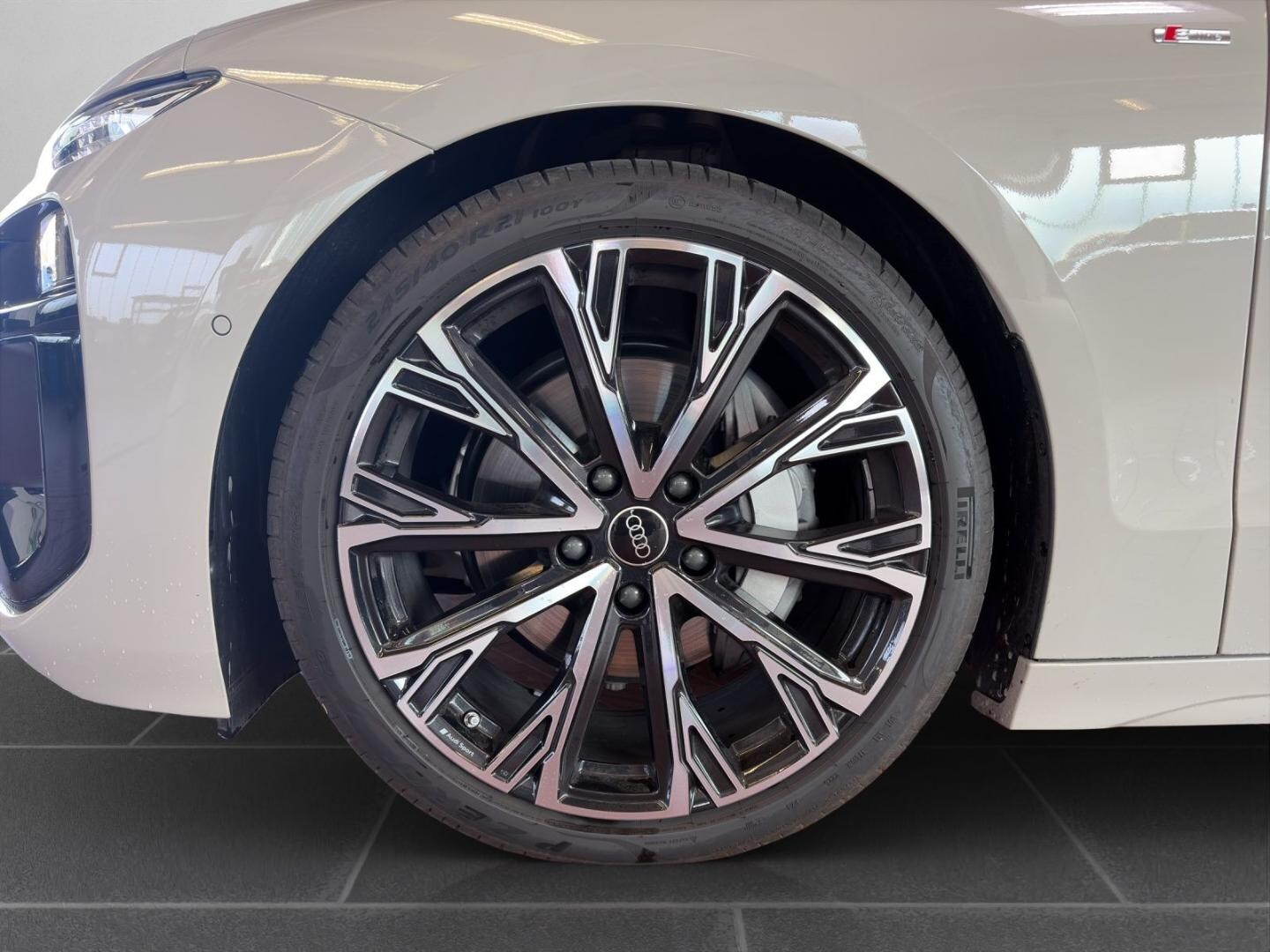 Bild über Audi A6 Avant e-tron S line business e-tron performance 270 kW - für weitere Informationen kontaktieren Sie den Audi Partner