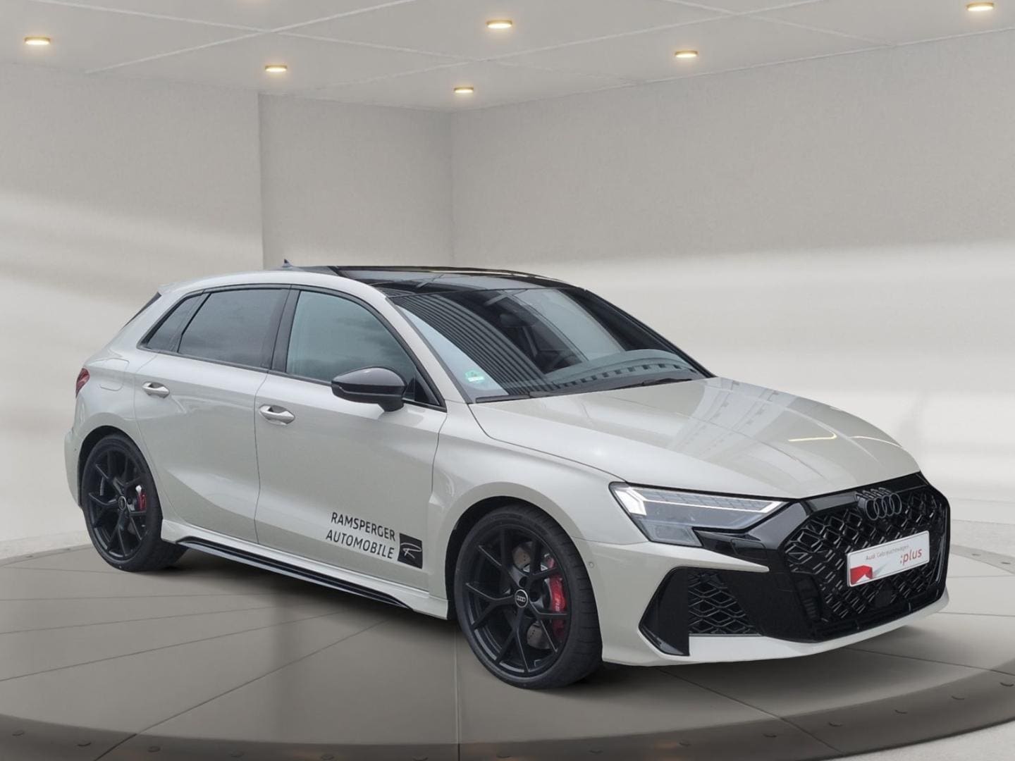 Bild über Audi RS 3 Sportback TFSI quattro S tronic - für weitere Informationen kontaktieren Sie den Audi Partner