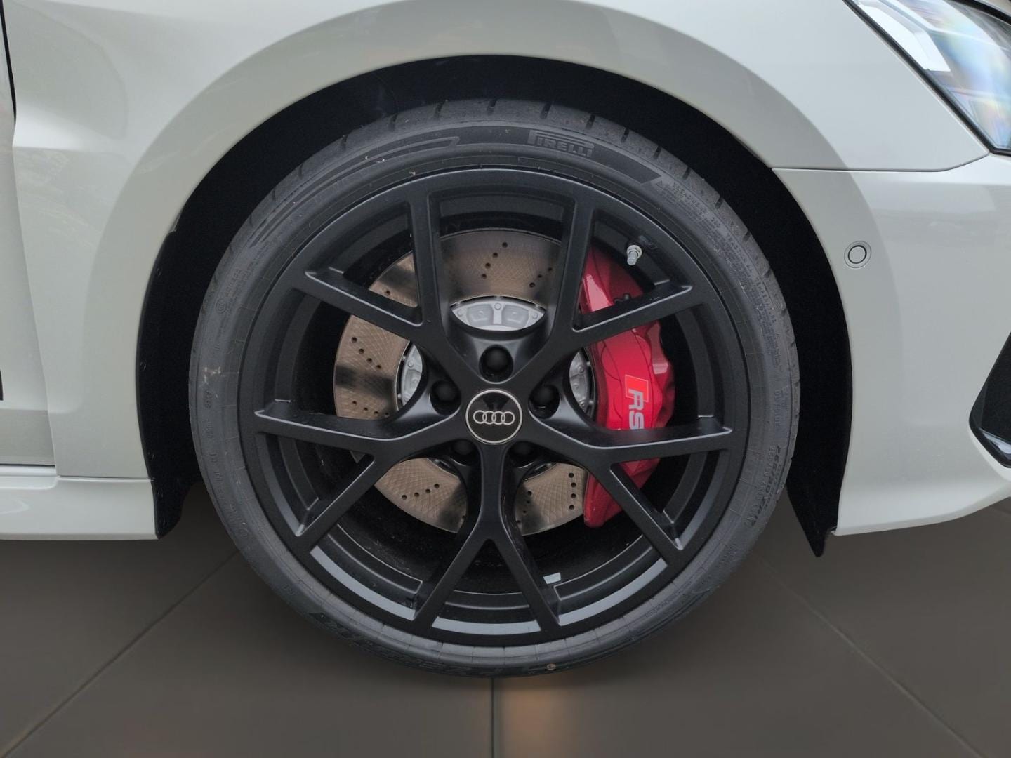 Bild über Audi RS 3 Sportback TFSI quattro S tronic - für weitere Informationen kontaktieren Sie den Audi Partner