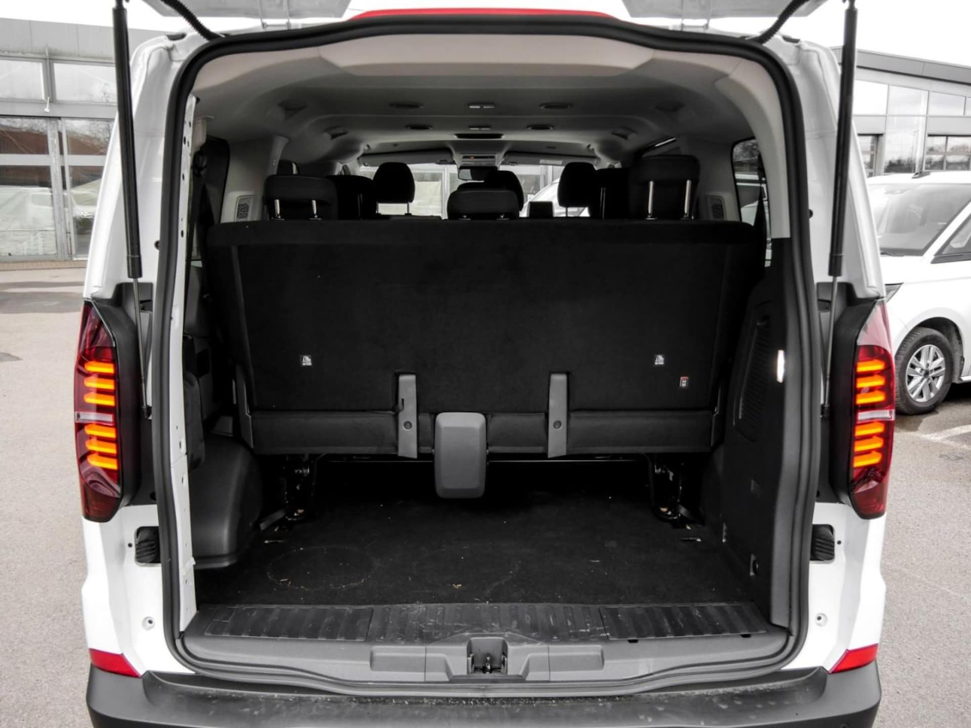 Volkswagen Transporter Kombi kurzer Radstand