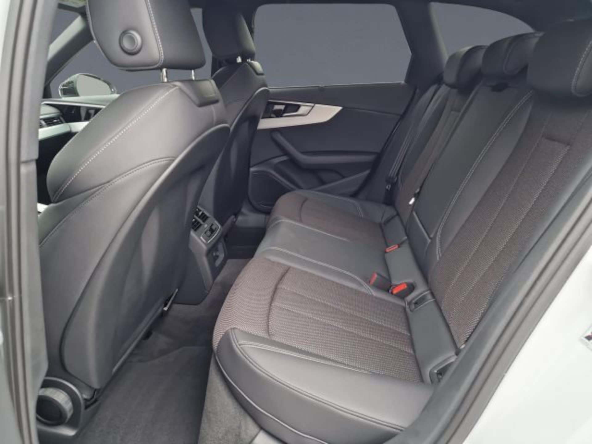 Audi A4 Avant S line