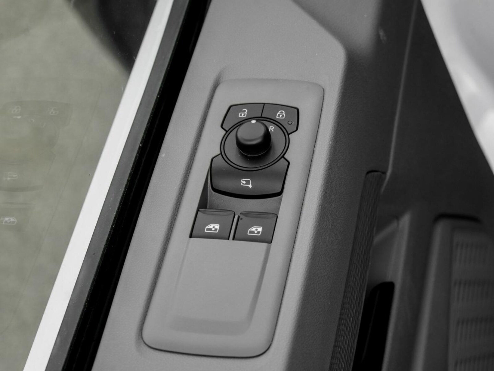 Volkswagen Transporter Kombi kurzer Radstand – Bild 13
