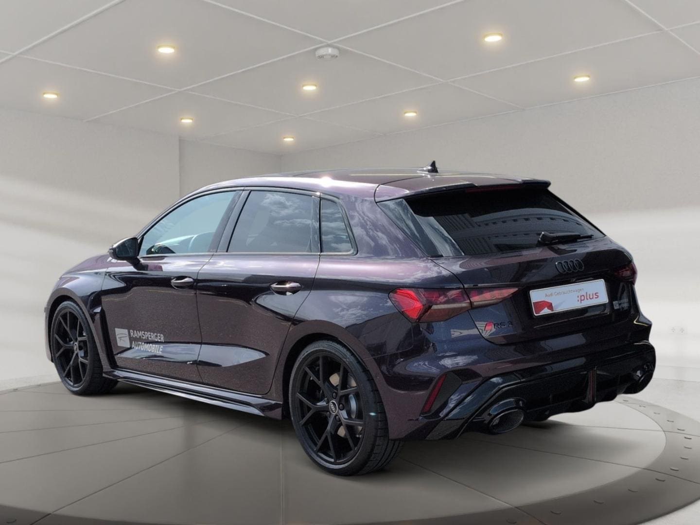 Bild über Audi RS 3 Sportback TFSI quattro S tronic - für weitere Informationen kontaktieren Sie den Audi Partner