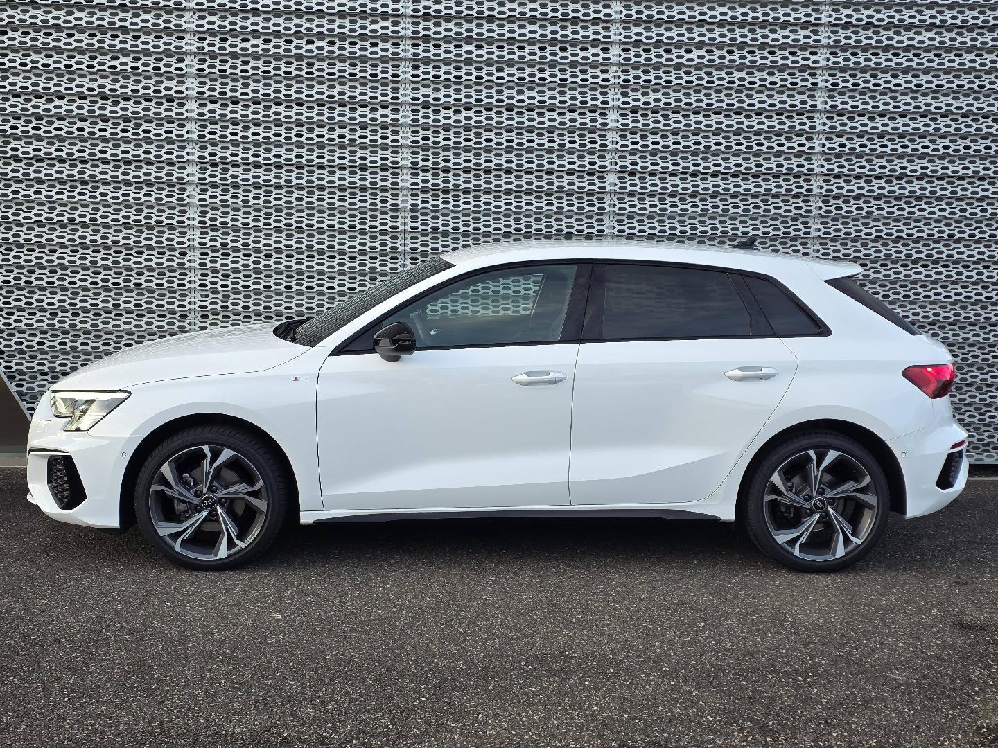 Image about Audi A3 Sportback S line 35 TDI 110 kW (150 ch) S tronic