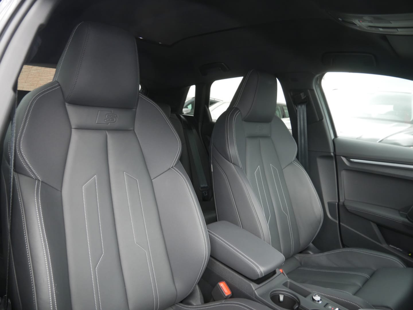 Bild über Audi S3 Sportback TFSI quattro S tronic - für weitere Informationen kontaktieren Sie den Audi Partner