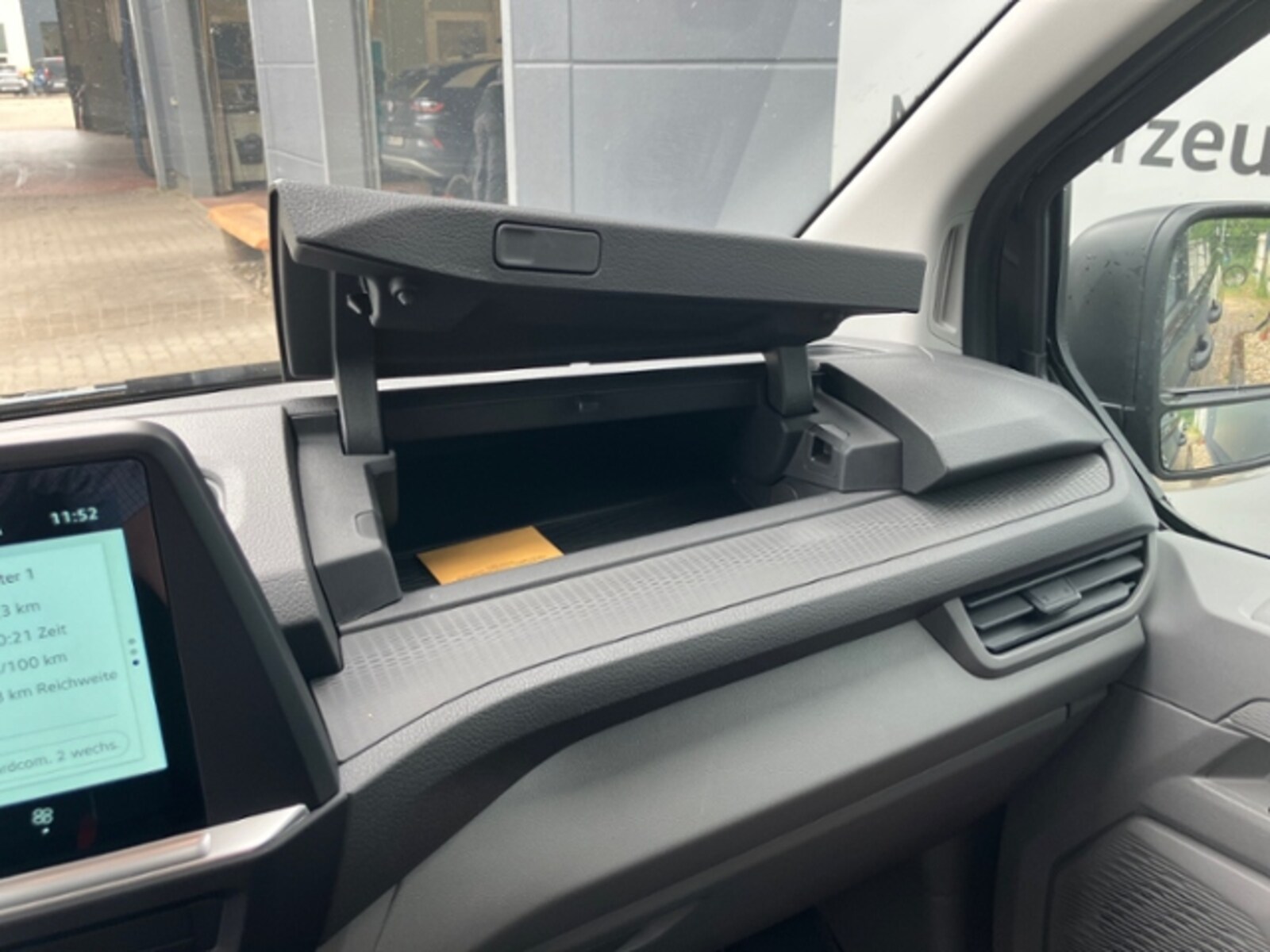 Volkswagen Transporter Kombi langer Radstand – Bild 20