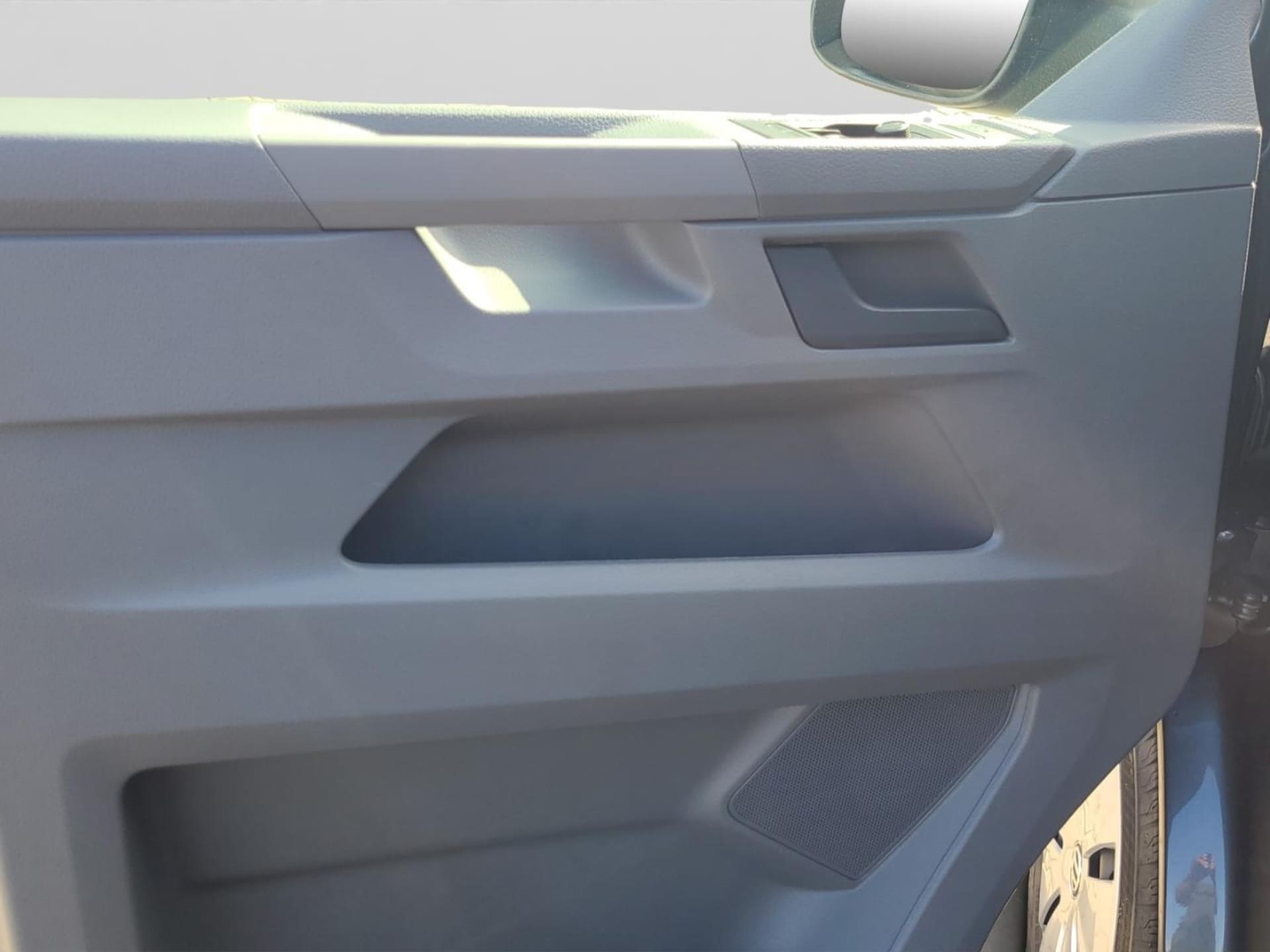 Volkswagen T6.1 Transporter Kombi langer Radstand