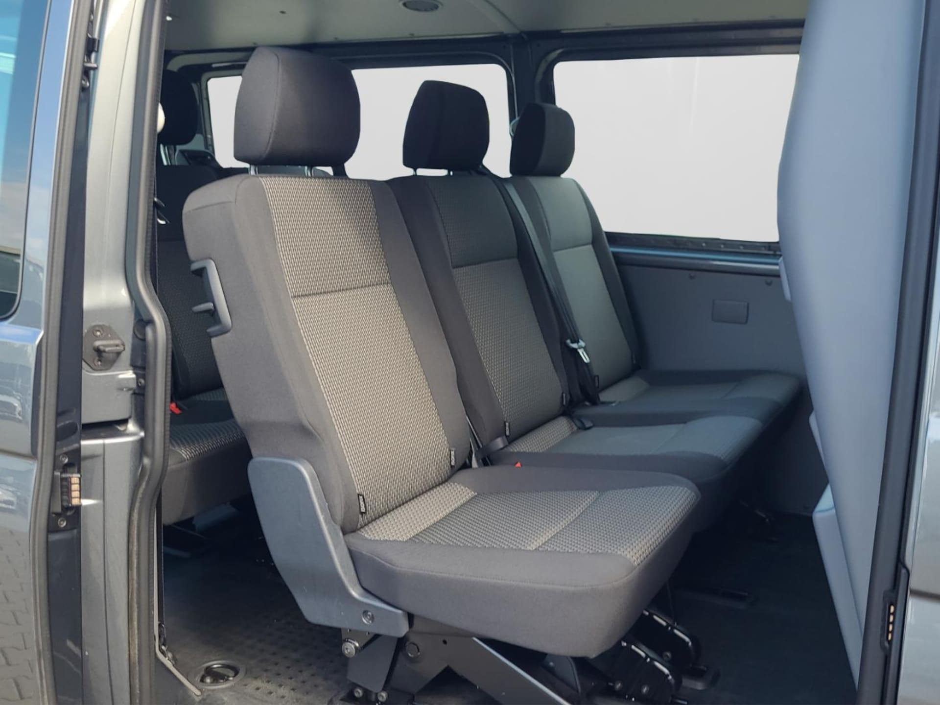 Volkswagen T6.1 Transporter Kombi langer Radstand