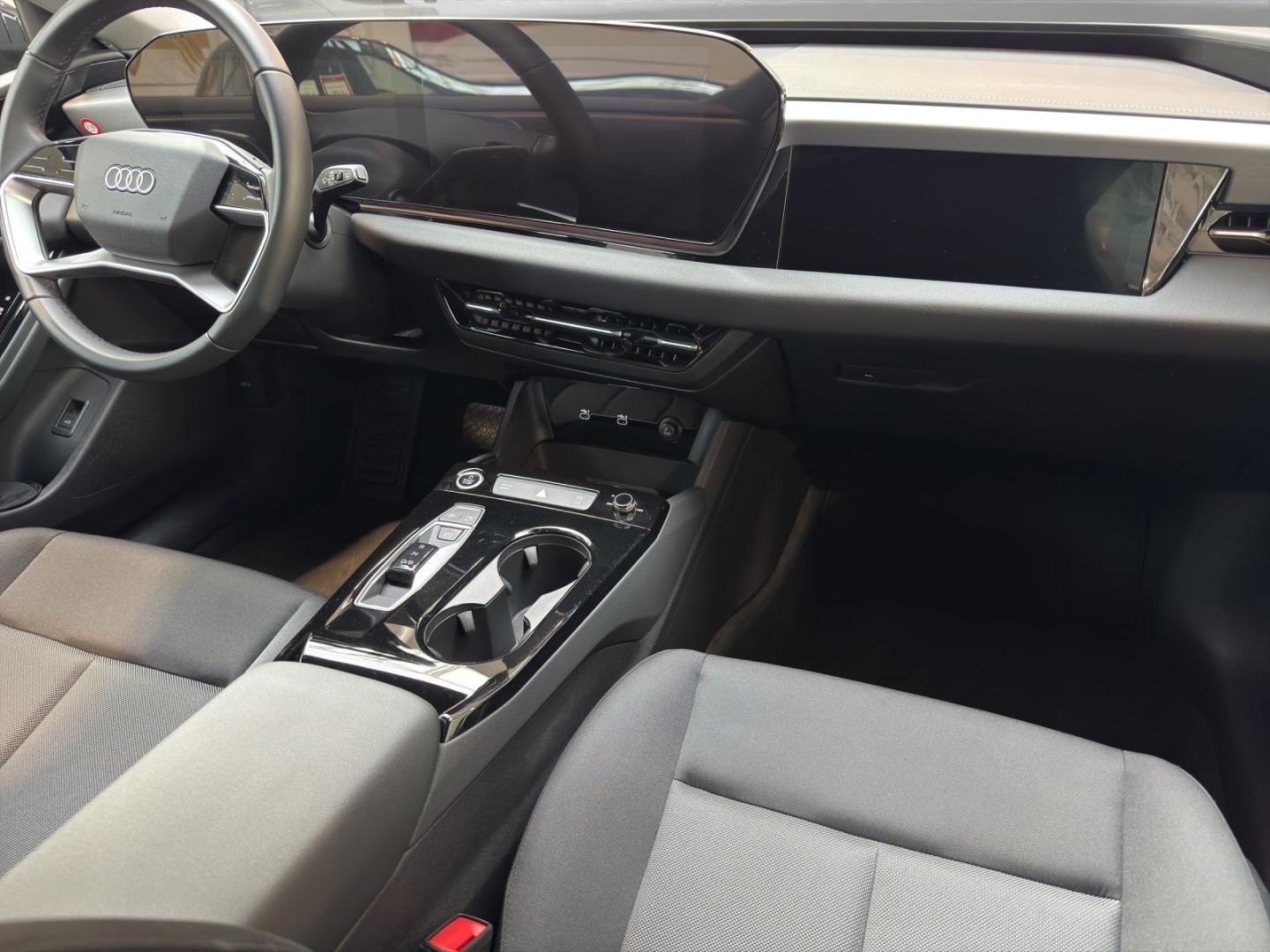 Bild über Audi A6 Avant e-tron e-tron - für weitere Informationen kontaktieren Sie den Audi Partner