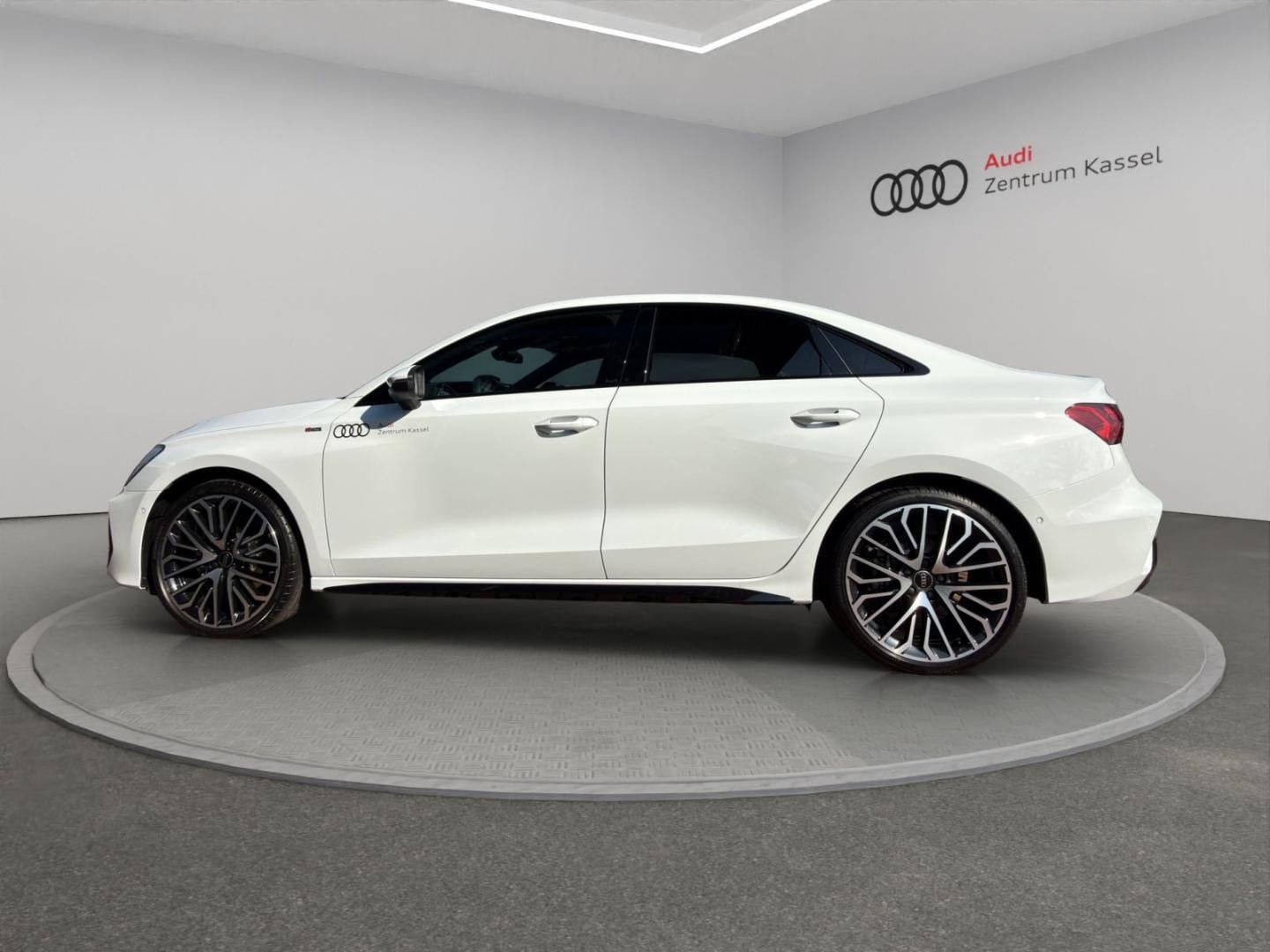 Bild über Audi A3 Limousine S line 35 TFSI 110(150) kW(PS) S tronic - für weitere Informationen kontaktieren Sie den Audi Partner