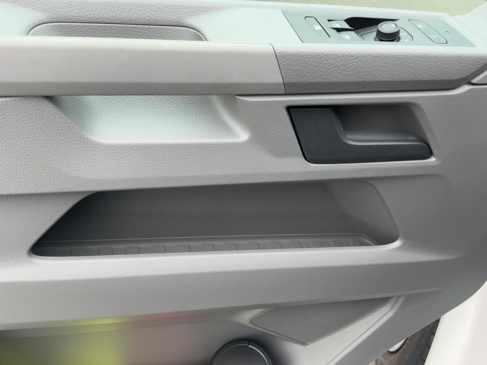 Volkswagen T6.1 Transporter Kasten langer Radstand
