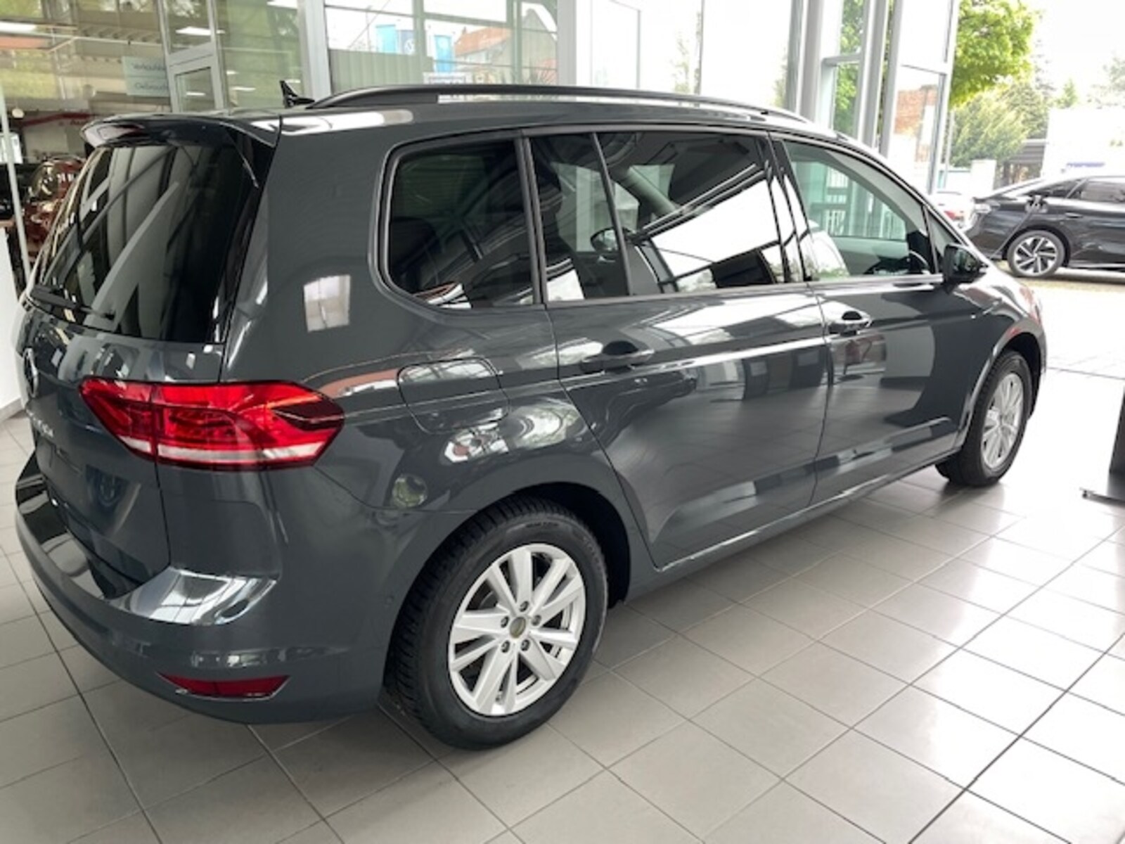Volkswagen Touran – Bild 3