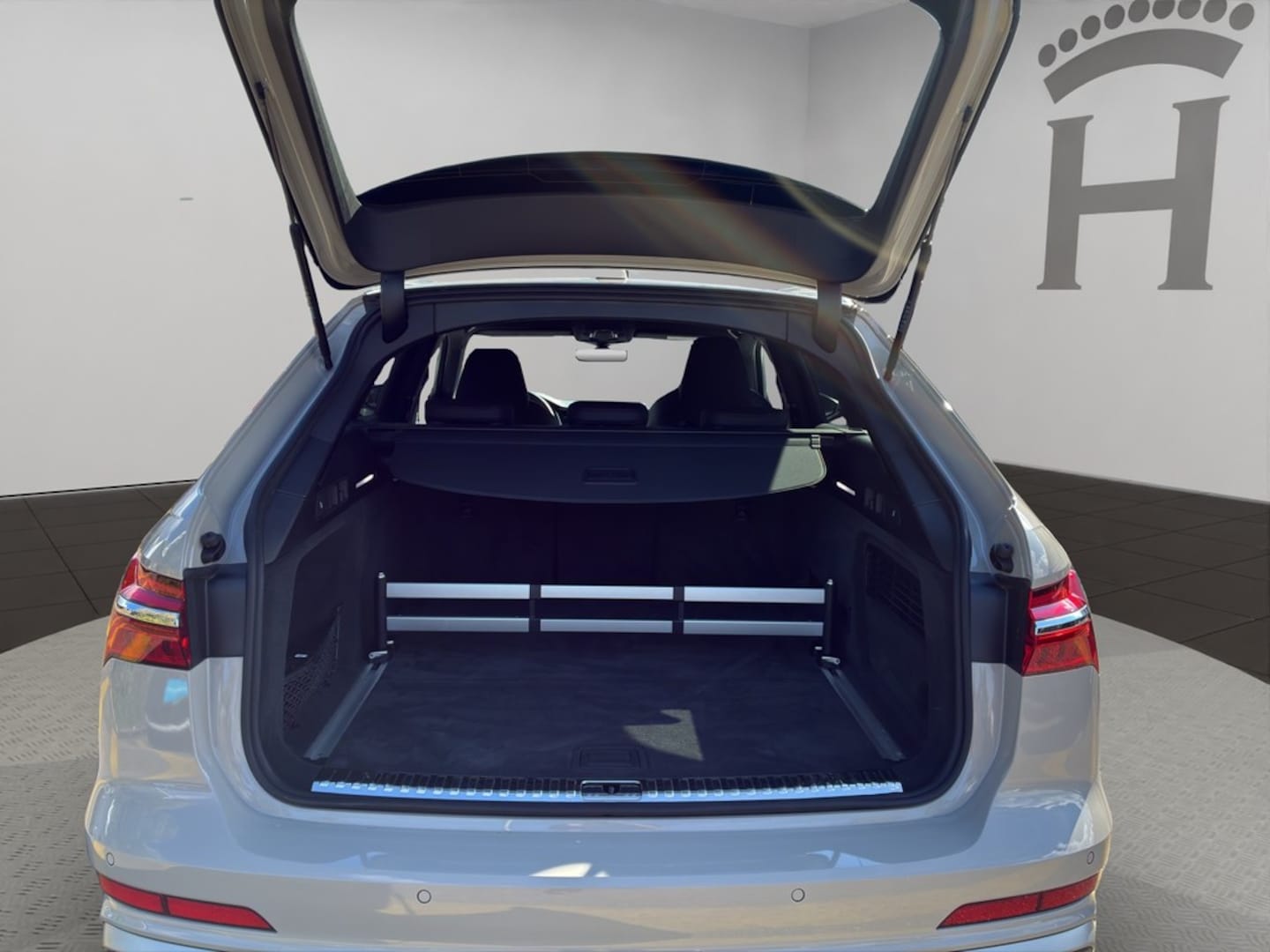 Bild über Audi S6 Avant TDI quattro tiptronic - für weitere Informationen kontaktieren Sie den Audi Partner