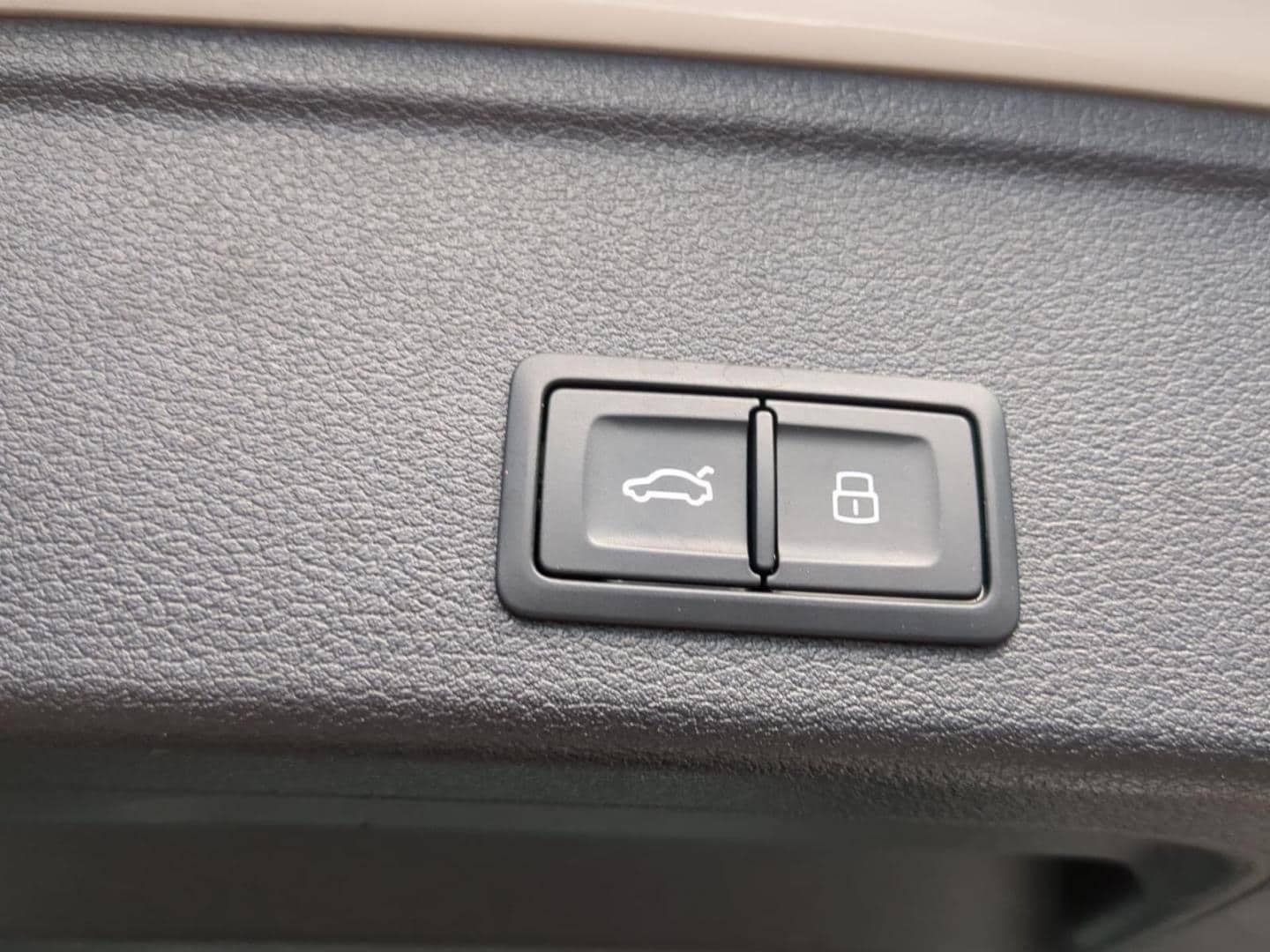 Bild über Audi S4 Avant TDI quattro tiptronic - für weitere Informationen kontaktieren Sie den Audi Partner