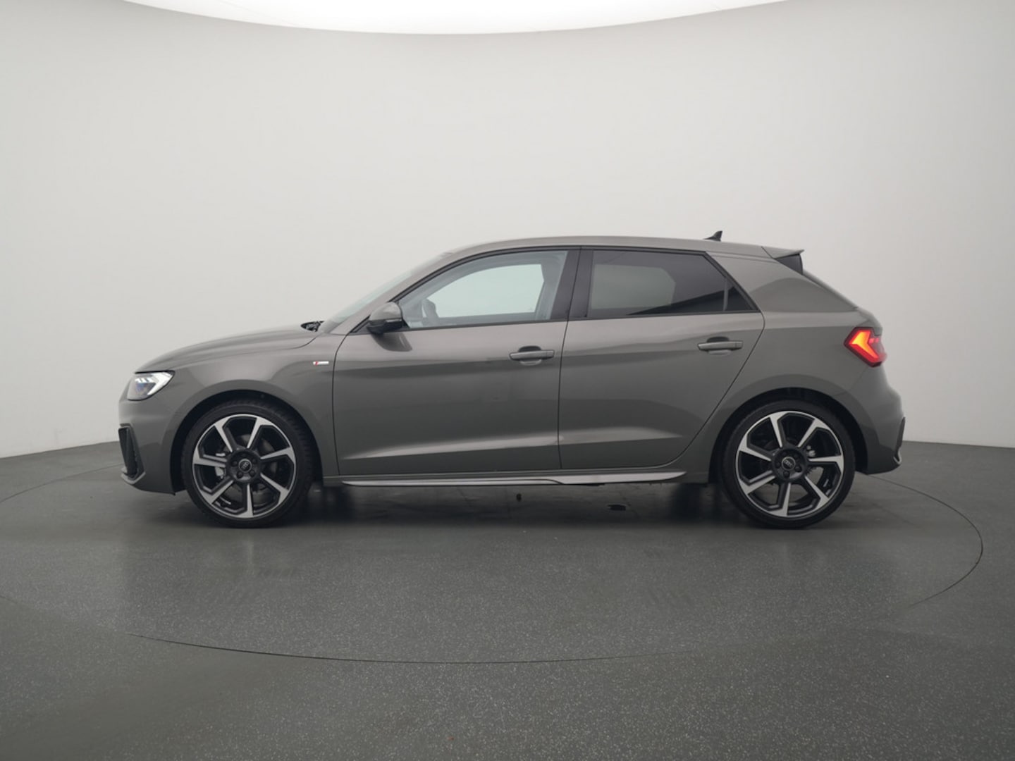 Bild über Audi A1 Sportback S line 35 TFSI S tronic - für weitere Informationen kontaktieren Sie den Audi Partner