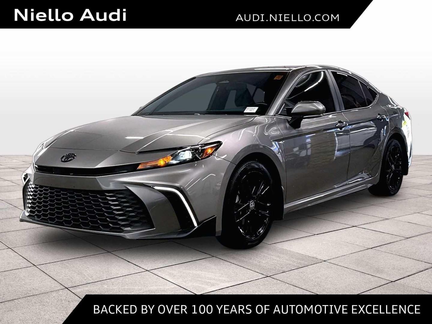 2025 Toyota Camry SE Hybrid's photo