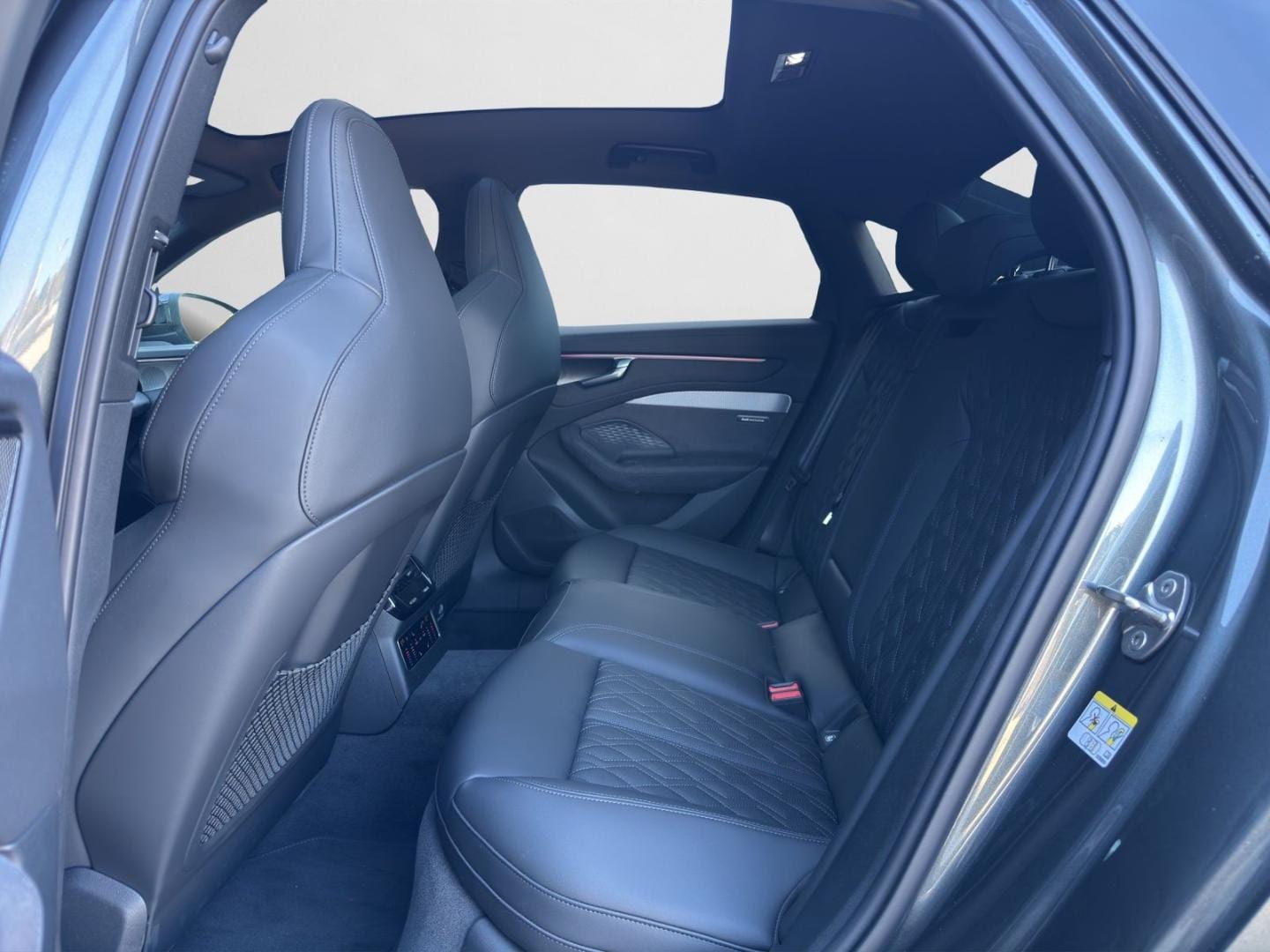 Bild über Audi A6 Limousine TFSI quattro 270 kW S tronic - für weitere Informationen kontaktieren Sie den Audi Partner