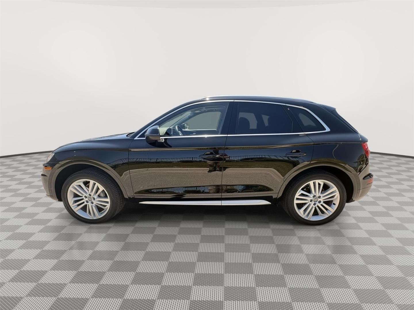 2018 Audi Q5 2.0T quattro S tronic Premium Plus's photo