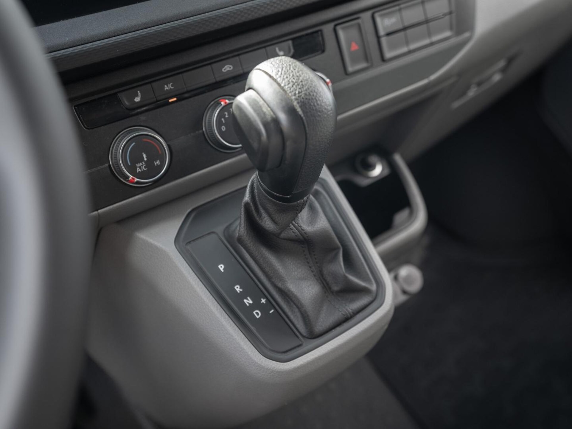 Volkswagen T6.1 Transporter Kasten langer Radstand