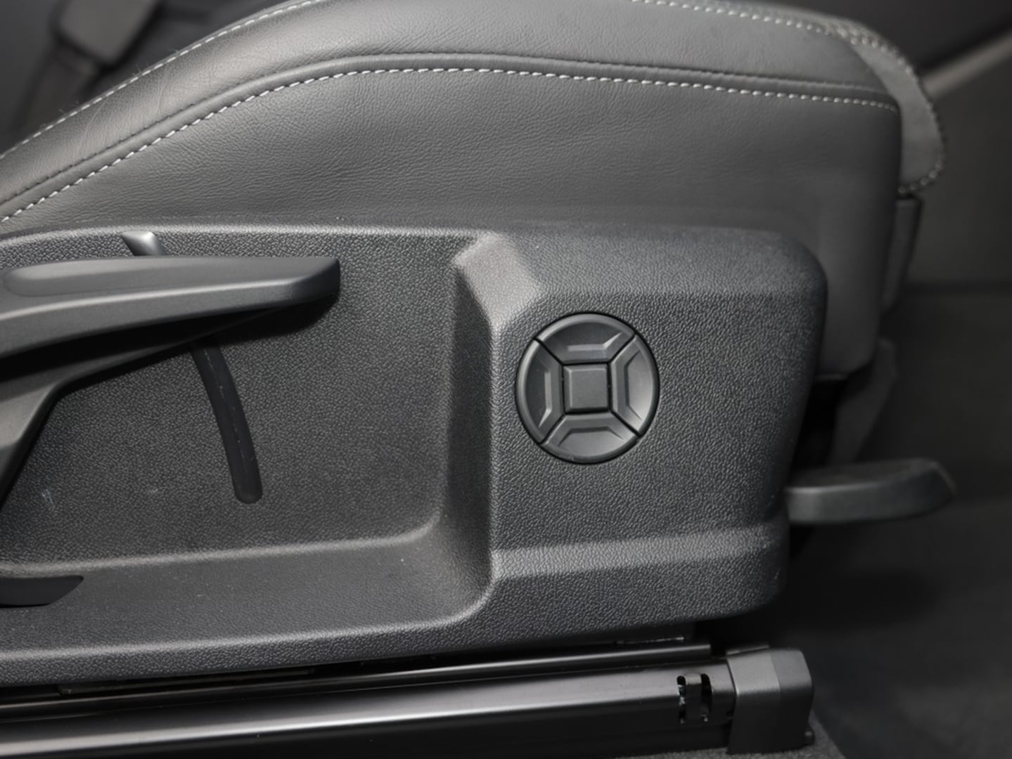 Bild über Audi Q3 S line 35 TDI S tronic - für weitere Informationen kontaktieren Sie den Audi Partner