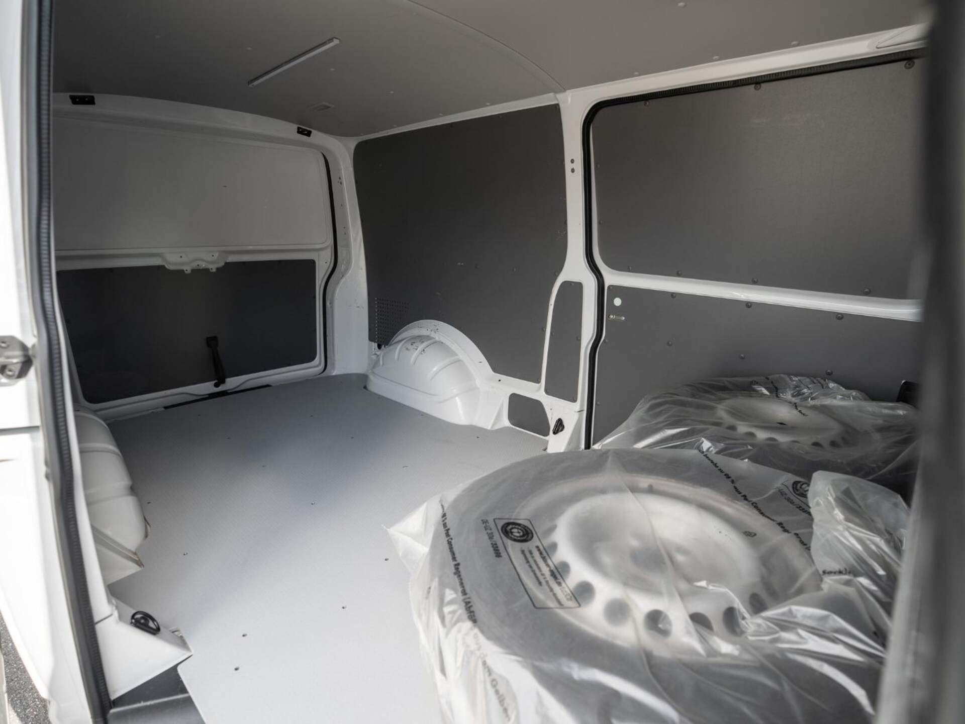Volkswagen T6.1 Transporter Kasten langer Radstand