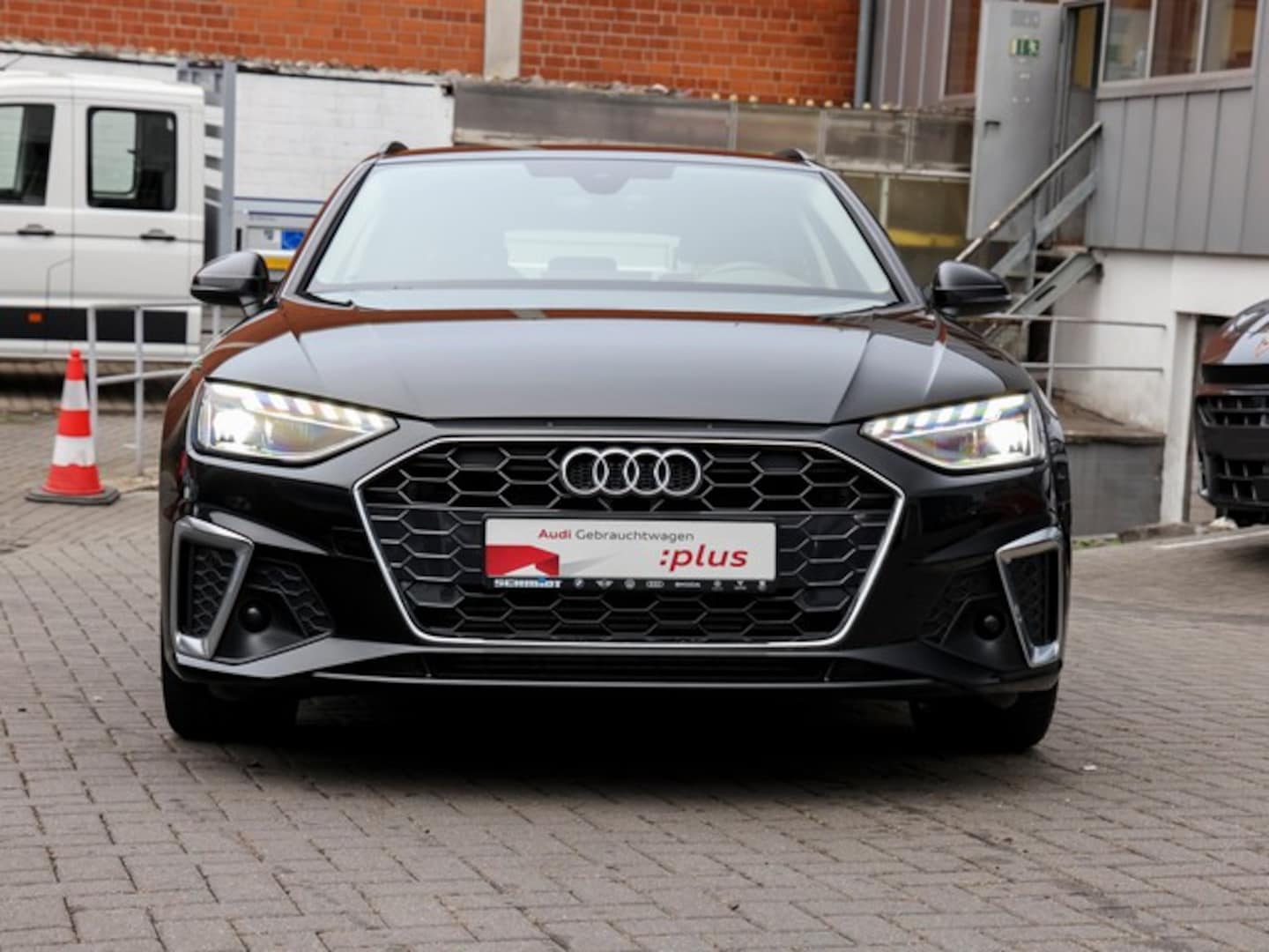 Bild über Audi A4 Avant S line 35 TFSI S tronic - für weitere Informationen kontaktieren Sie den Audi Partner