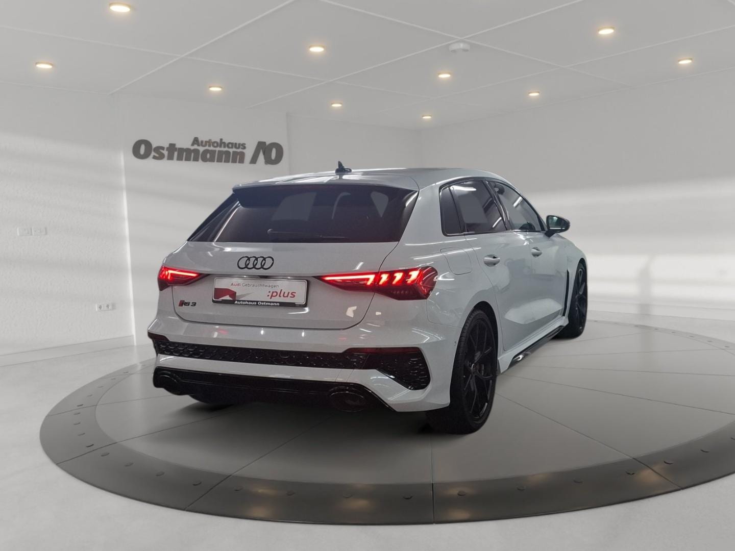 Bild über Audi RS 3 Sportback TFSI quattro S tronic - für weitere Informationen kontaktieren Sie den Audi Partner