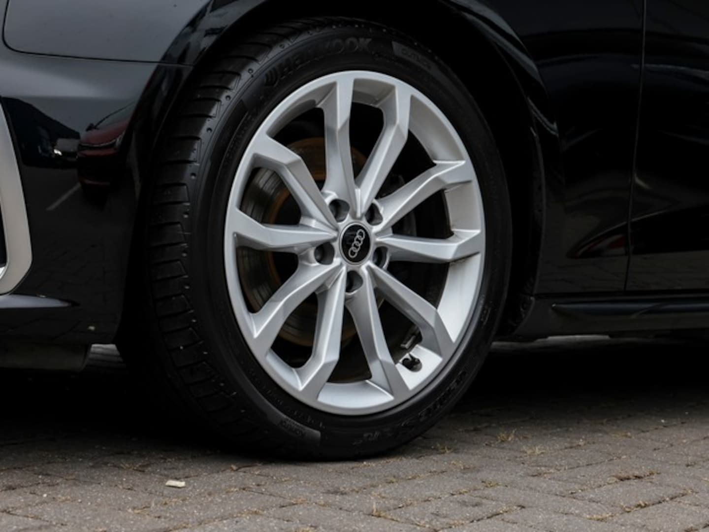 Bild über Audi A4 Avant S line 35 TFSI S tronic - für weitere Informationen kontaktieren Sie den Audi Partner