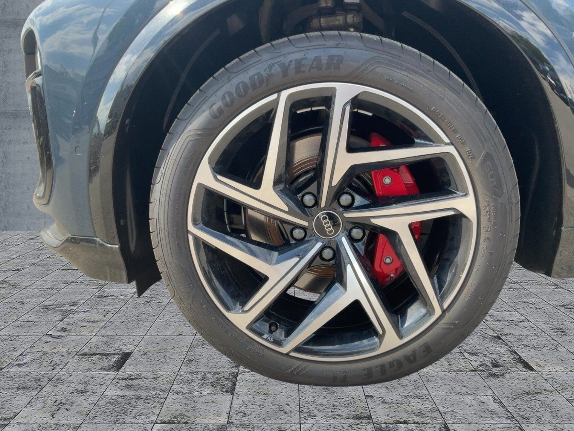 Audi SQ6 SUV e-tron