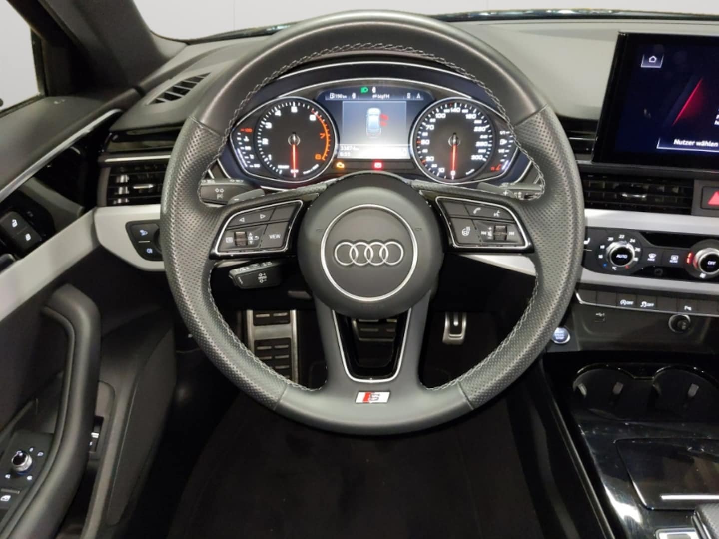 Bild über Audi A4 Avant S line 35 TFSI S tronic - für weitere Informationen kontaktieren Sie den Audi Partner