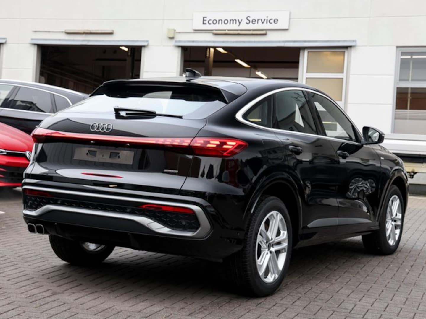 Bild über Audi Q5 Sportback TDI quattro 150 kW S tronic - für weitere Informationen kontaktieren Sie den Audi Partner